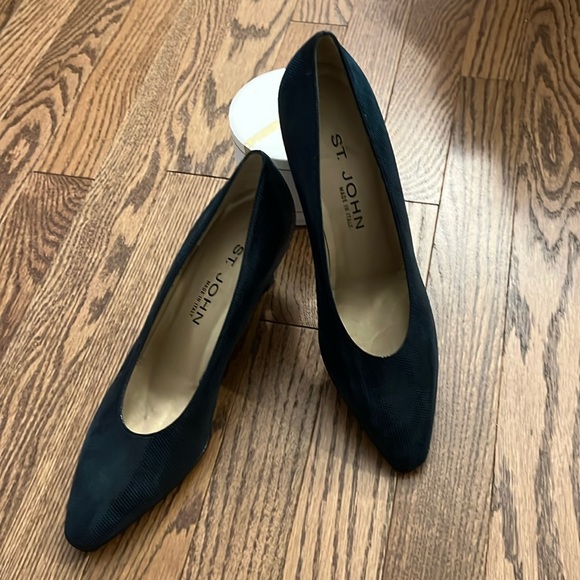 St. John Shoes - New St. John Navy Heels Size 8.5 AA